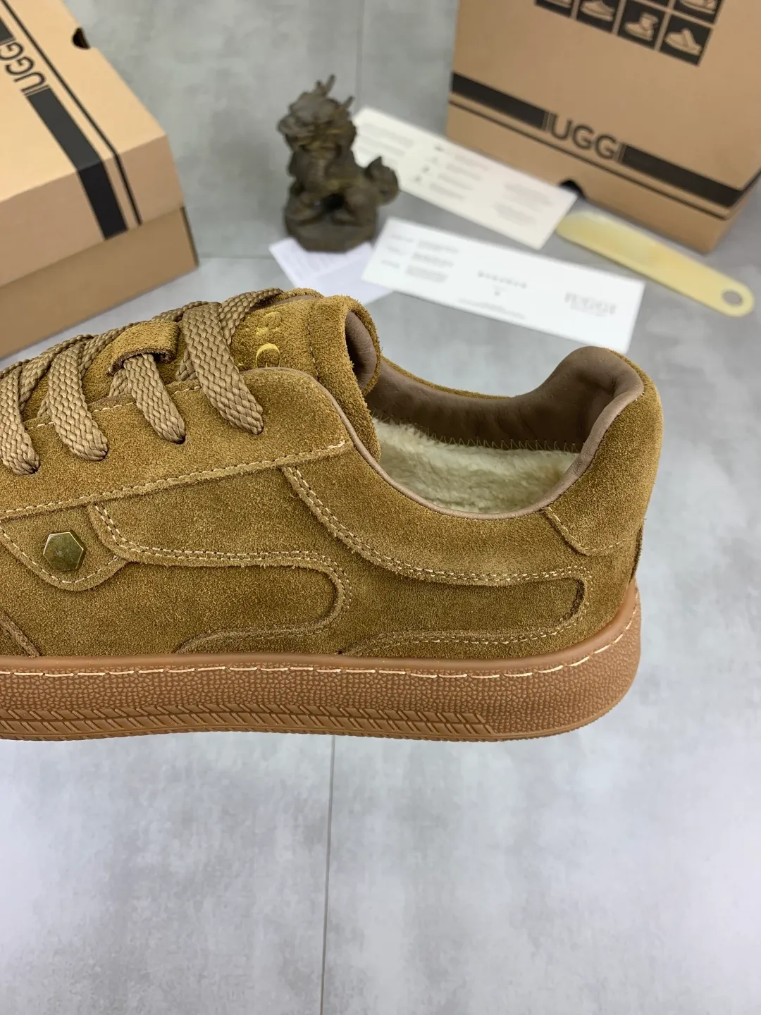 Men's shoes 💰P520 New arrival 🆕🆕🆕 26 new IUGGI men's moral training shoes Winter lace-up low-cut casual men's shoes Outer layer of cowhide, rubber outsole, lining with wool, comfortable and breathable💯 Versatile winter essentials👌 Transform your feet into the brightest "boy"❗️ Size: 39-44 Three colors